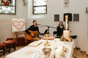 Gabentisch in der Pfarrkirche Berg Ansfelden mit Musikern