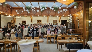 Gruppenfoto bei der Hochzeit im Deisinger Hof